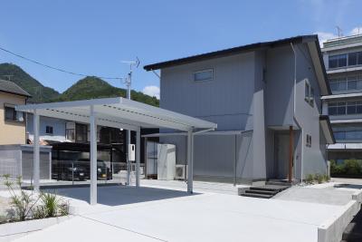 和モダンな空間:くつろぎと機能性の調和