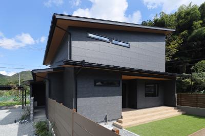 【施工事例】黒い外壁×片流れ屋根がスタイリッシュな家